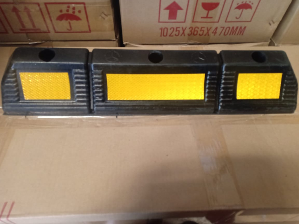 Back Stop Roda WHEEL STOPPER RUBBER PEMBATAS RODA BAN PARKIR